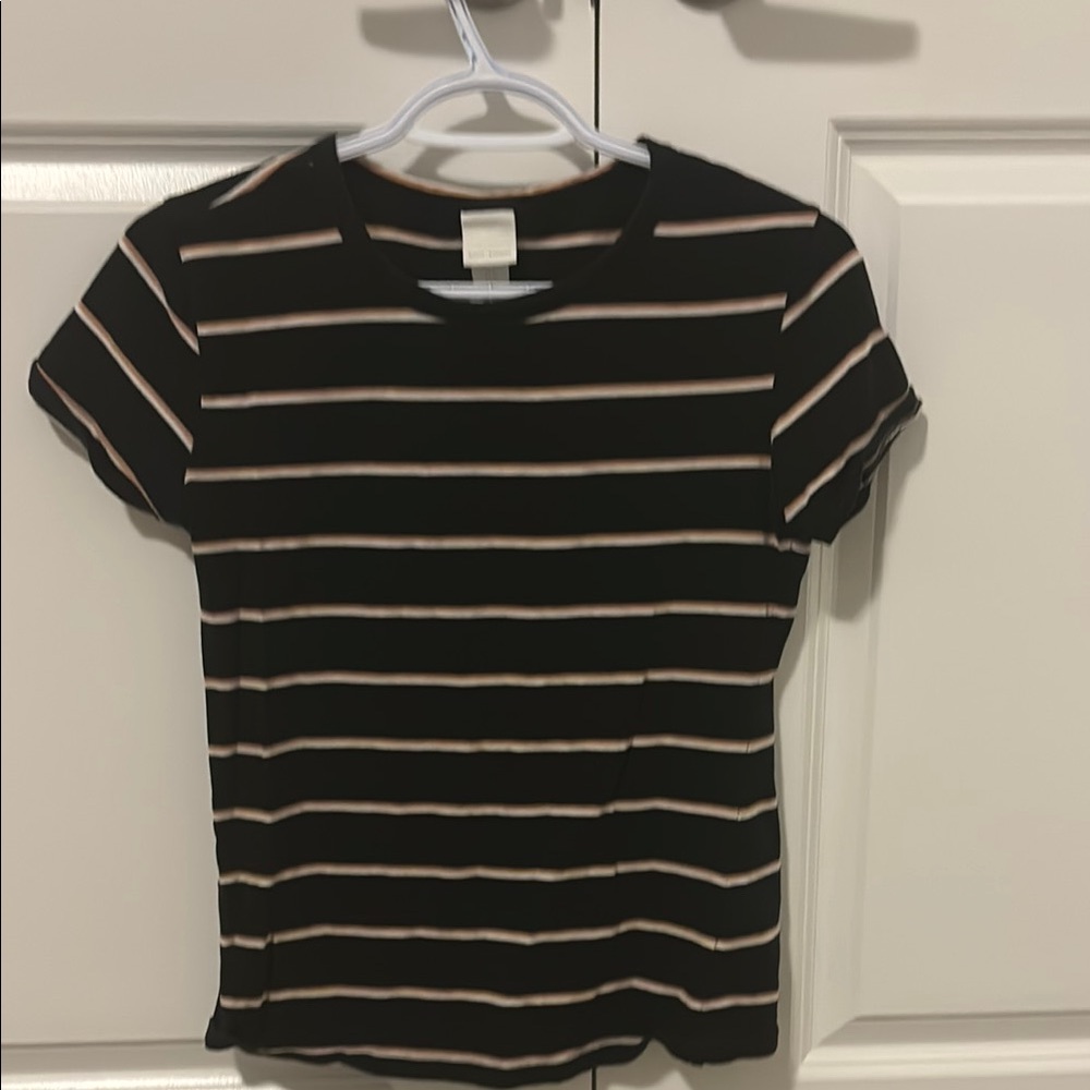 ✨ 2 for $10✨H&M Black, white and tan Striped short sleeve fitted tee